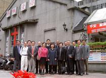 2003年度之建堂委員會於南京東路二段禮拜堂前合影